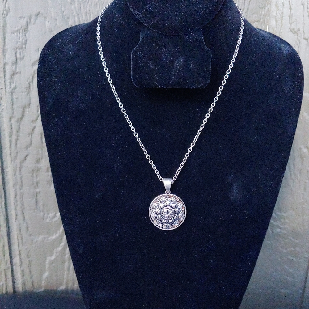 Hallmark Cards limited edition necklace!